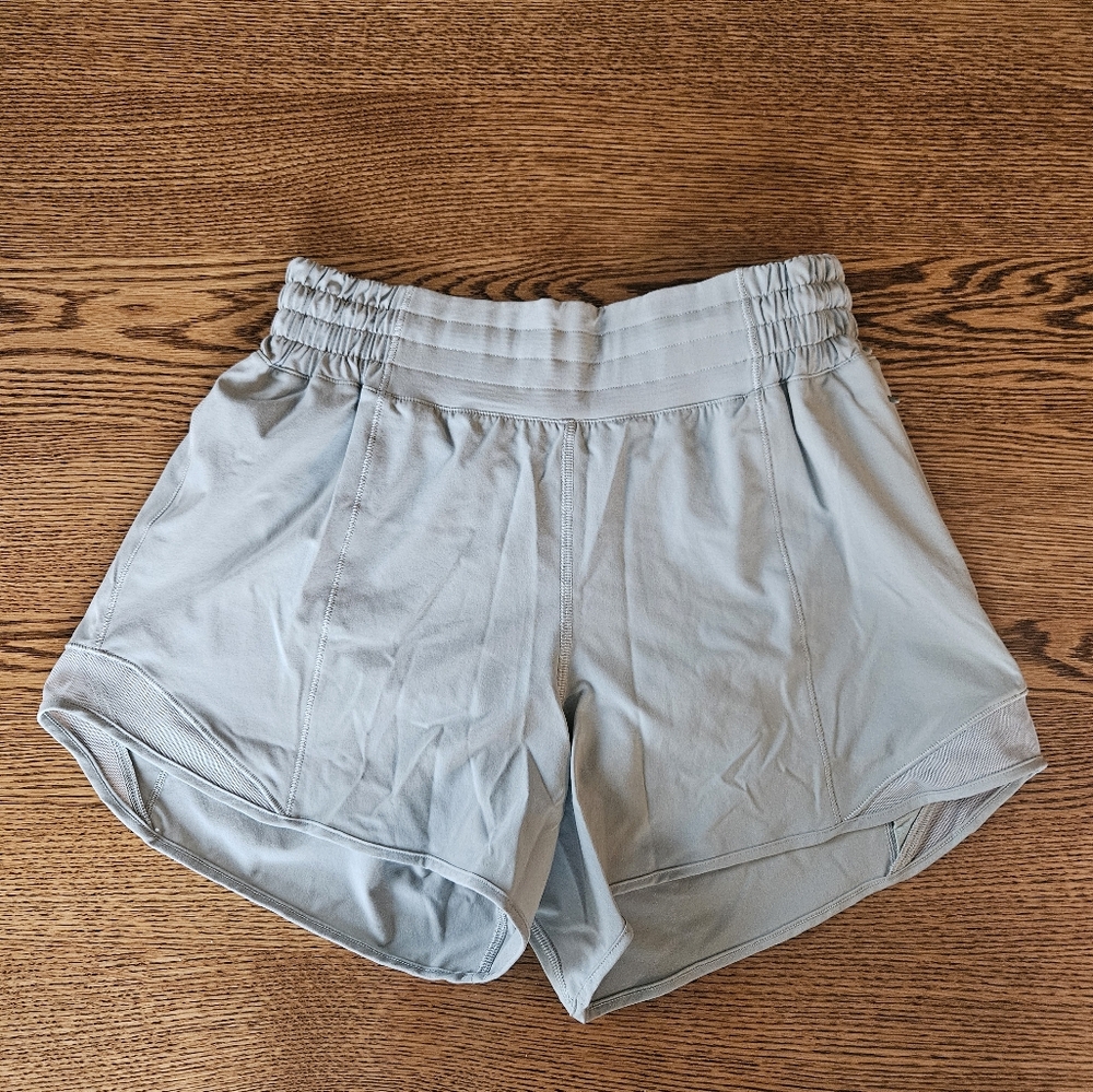 NWOT lululemon athletica shorts HR 4” size 6